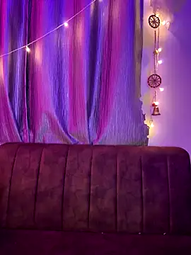 Dishasarmaa05 online show from September 2025 05:13:02 PM