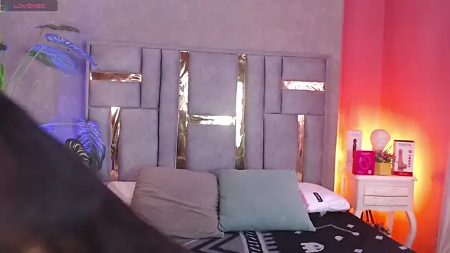 Tyla Ks online show from November 2025 07:36:01 PM