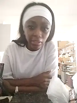 Snapshot of xxTatiannaxx chatting on May 2026 02:21:02 PM xxTatiannaxx online show from May 2026 02:21:02 PM