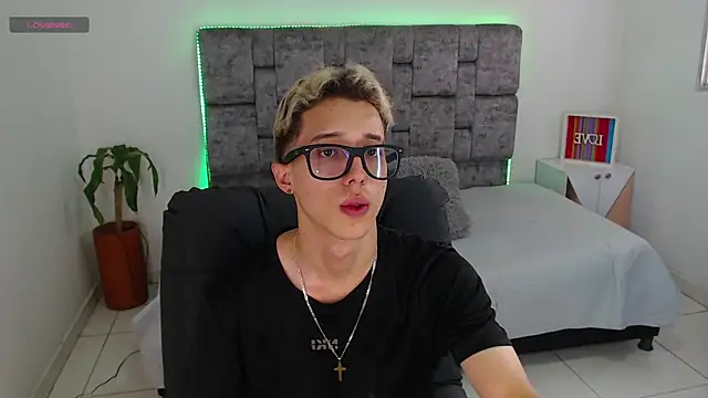 Snapshot of skinny_bigcock02 chatting on December 2025 07:43:02 PM skinny bigcock02 online show from December 2025 07:43:02 PM