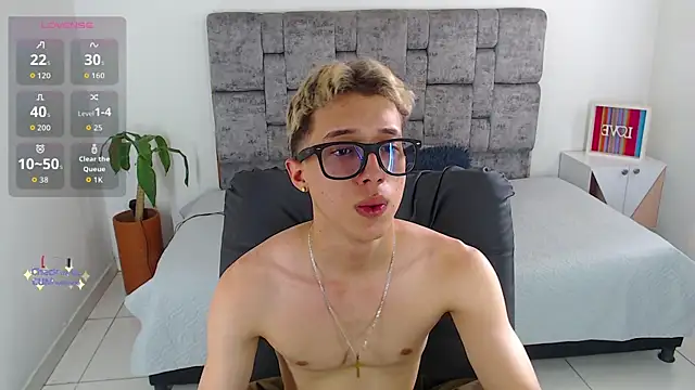 Snapshot of skinny_bigcock02 chatting on December 2025 06:37:02 PM skinny bigcock02 online show from December 2025 06:37:02 PM