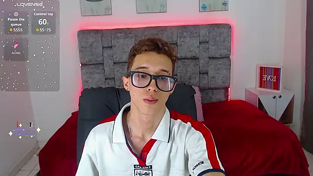 Snapshot of skinny_bigcock02 chatting on February 2026 09:37:02 PM skinny bigcock02 online show from February 2026 09:37:02 PM