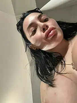 Mia Splash online show from April 2026 11:16:01 AM