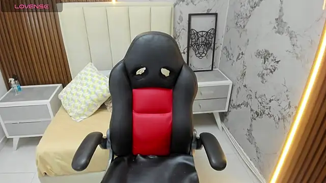 MEGANZARICK online show from October 2025 12:27:02 PM