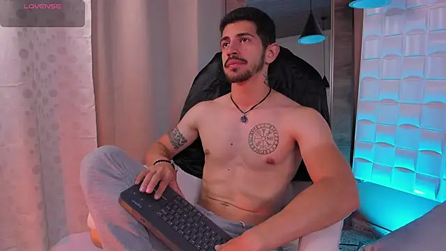 AlejandroStormm online show from December 2025 08:49:02 PM