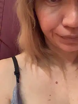 Snapshot of Ella_Pearlie chatting on February 2025 10:42:02 PM Ella Pearlie online show from February 2025 10:42:02 PM
