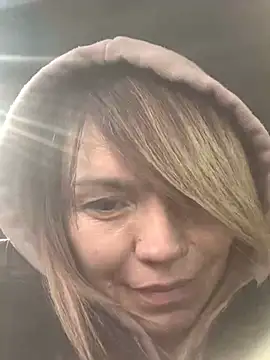 Snapshot of Ella_Pearlie chatting on February 2025 07:23:02 AM Ella Pearlie online show from February 2025 07:23:02 AM