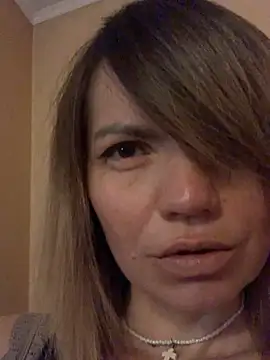 Snapshot of Ella_Pearlie chatting on February 2025 10:06:02 PM Ella Pearlie online show from February 2025 10:06:02 PM