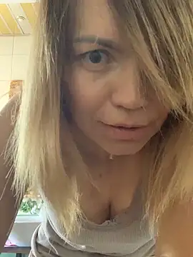 Snapshot of Ella_Pearlie chatting on March 2025 09:29:01 AM Ella Pearlie online show from March 2025 09:29:01 AM
