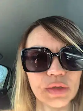 Snapshot of Ella_Pearlie chatting on March 2025 12:50:02 PM Ella Pearlie online show from March 2025 12:50:02 PM