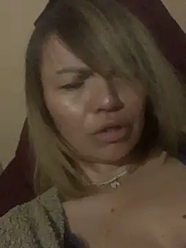 Snapshot of Ella_Pearlie chatting on March 2025 10:42:01 PM Ella Pearlie online show from March 2025 10:42:01 PM