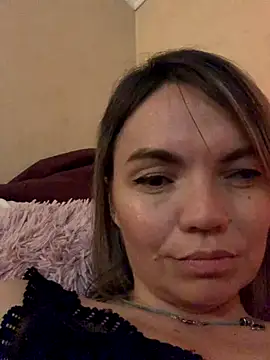 Snapshot of Ella_Pearlie chatting on September 2025 01:27:02 AM Ella Pearlie online show from September 2025 01:27:02 AM