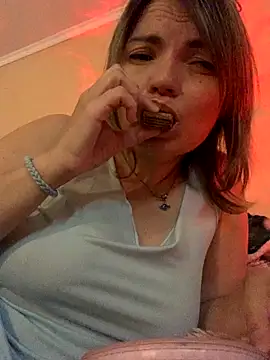 Snapshot of Ella_Pearlie chatting on September 2025 07:36:01 PM Ella Pearlie online show from September 2025 07:36:01 PM