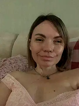 Snapshot of Ella_Pearlie chatting on September 2025 11:32:01 AM Ella Pearlie online show from September 2025 11:32:01 AM