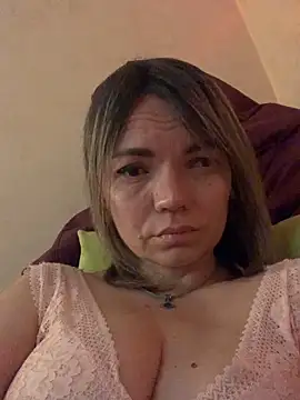 Snapshot of Ella_Pearlie chatting on September 2025 05:56:02 PM Ella Pearlie online show from September 2025 05:56:02 PM