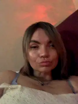 Snapshot of Ella_Pearlie chatting on September 2025 12:33:02 AM Ella Pearlie online show from September 2025 12:33:02 AM
