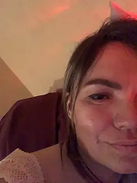 Snapshot of Ella_Pearlie chatting on September 2025 12:02:02 AM Ella Pearlie online show from September 2025 12:02:02 AM