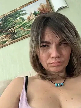 Snapshot of Ella_Pearlie chatting on October 2025 09:42:02 AM Ella Pearlie online show from October 2025 09:42:02 AM