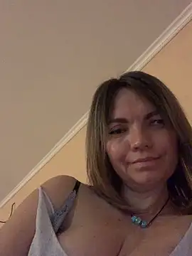 Snapshot of Ella_Pearlie chatting on October 2025 09:27:02 PM Ella Pearlie online show from October 2025 09:27:02 PM
