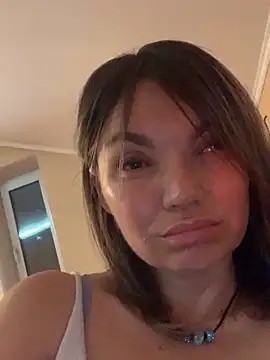 Snapshot of Ella_Pearlie chatting on October 2025 08:53:02 PM Ella Pearlie online show from October 2025 08:53:02 PM