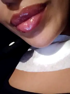 Sexlove1xo online show from October 2025 06:47:01 PM