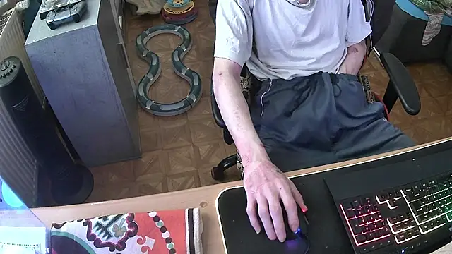 Snapshot of DerGeileLoveboy chatting on November 2025 12:18:01 PM DerGeileLoveboy online show from November 2025 12:18:01 PM