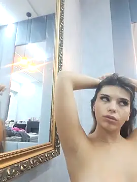 Snapshot of Bella_Posh chatting on October 2025 04:23:02 AM Bella Posh online show from October 2025 04:23:02 AM