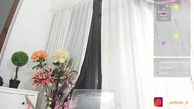 Snapshot of Bella_Posh chatting on November 2025 06:28:01 PM Bella Posh online show from November 2025 06:28:01 PM