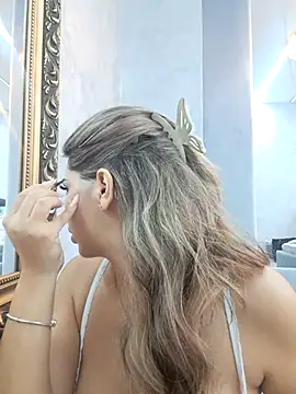 Snapshot of Bella_Posh chatting on November 2025 07:19:01 AM Bella Posh online show from November 2025 07:19:01 AM