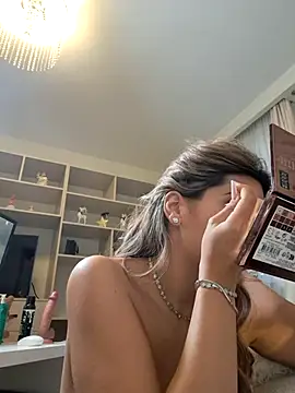 Snapshot of Bella_Posh chatting on December 2025 06:31:02 AM Bella Posh online show from December 2025 06:31:02 AM