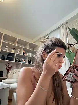 Snapshot of Bella_Posh chatting on December 2025 08:12:02 AM Bella Posh online show from December 2025 08:12:02 AM