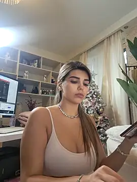 Snapshot of Bella_Posh chatting on January 2026 12:51:02 PM Bella Posh online show from January 2026 12:51:02 PM