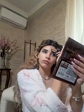 Snapshot of Bella_Posh chatting on February 2026 07:53:01 AM Bella Posh online show from February 2026 07:53:01 AM