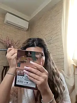 Snapshot of Bella_Posh chatting on February 2026 07:50:01 AM Bella Posh online show from February 2026 07:50:01 AM