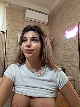 Snapshot of Bella_Posh chatting on March 2026 07:03:02 AM Bella Posh online show from March 2026 07:03:02 AM