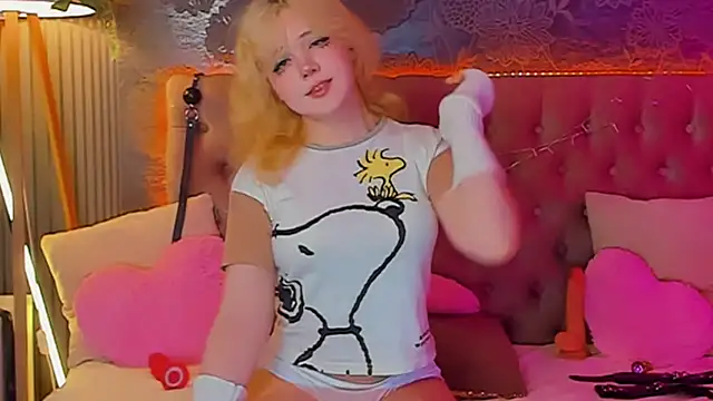 Snapshot of EmilyAngells chatting on April 2026 05:47:01 AM EmilyAngells online show from April 2026 05:47:01 AM