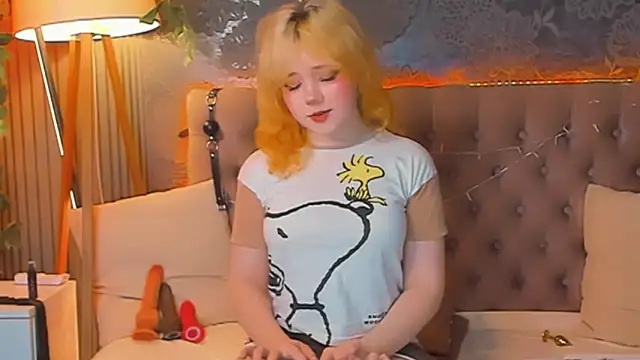 Snapshot of EmilyAngells chatting on April 2026 06:07:02 AM EmilyAngells online show from April 2026 06:07:02 AM