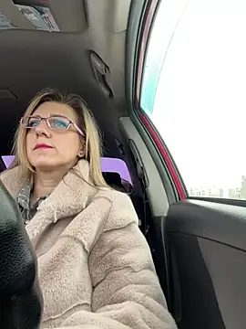 Lusi Luxary online show from March 2025 07:37:02 AM