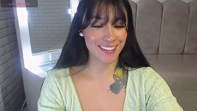 Snapshot of Isabella_Collen_v chatting on April 2026 01:13:02 PM Isabella Collen v online show from April 2026 01:13:02 PM