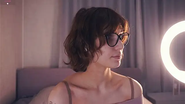 Snapshot of SibleyBurner chatting on December 2025 06:35:02 PM SibleyBurner online show from December 2025 06:35:02 PM