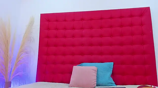 Maite Smith  online show from February 2025 12:13:02 PM