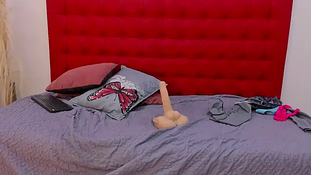 Maite Smith  online show from March 2025 06:42:01 PM