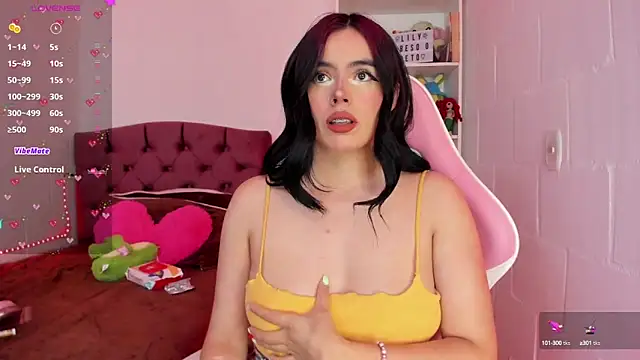 Snapshot of kit_kat_10 chatting on March 2025 03:59:02 AM kit kat 10 online show from March 2025 03:59:02 AM