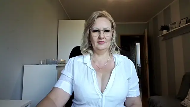 DianaLive online show from May 2026 07:36:02 AM