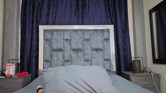 Effie cooper online show from September 2025 07:59:01 PM