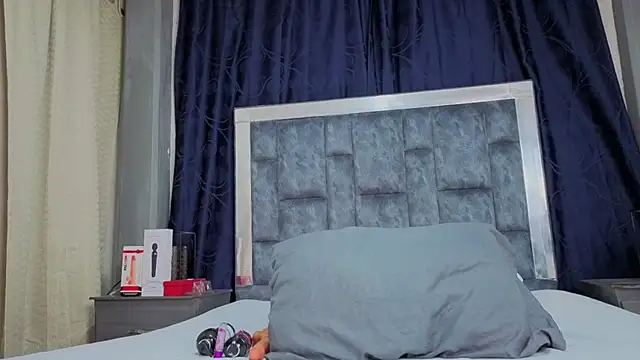 Effie cooper online show from September 2025 07:48:01 PM