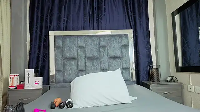 Effie cooper online show from October 2025 07:11:01 PM