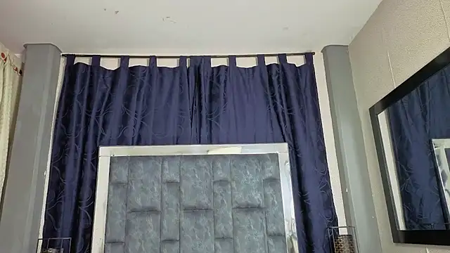 Effie cooper online show from October 2025 05:00:01 PM