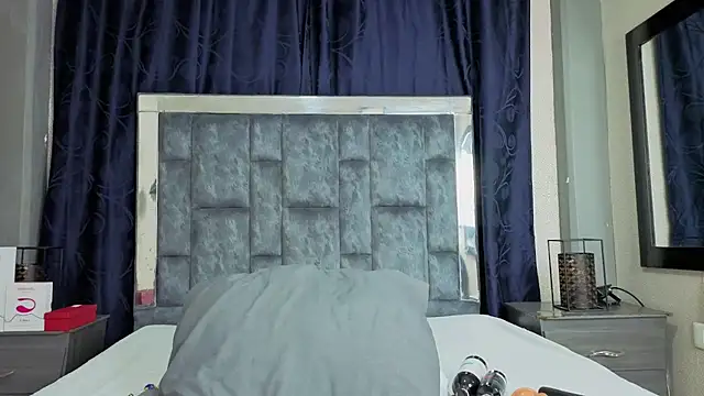 Effie cooper online show from October 2025 08:31:02 PM