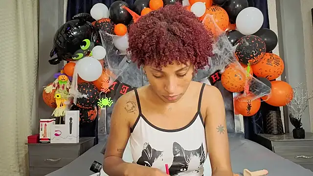 Effie cooper online show from October 2025 07:45:02 PM